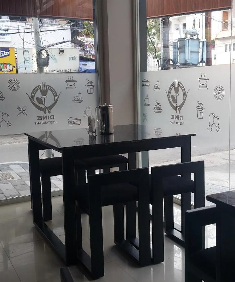 Kochi Ishaz Rooms הודו